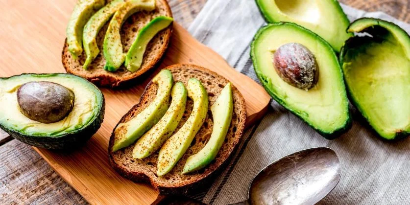 15 полезных свойств авокадо