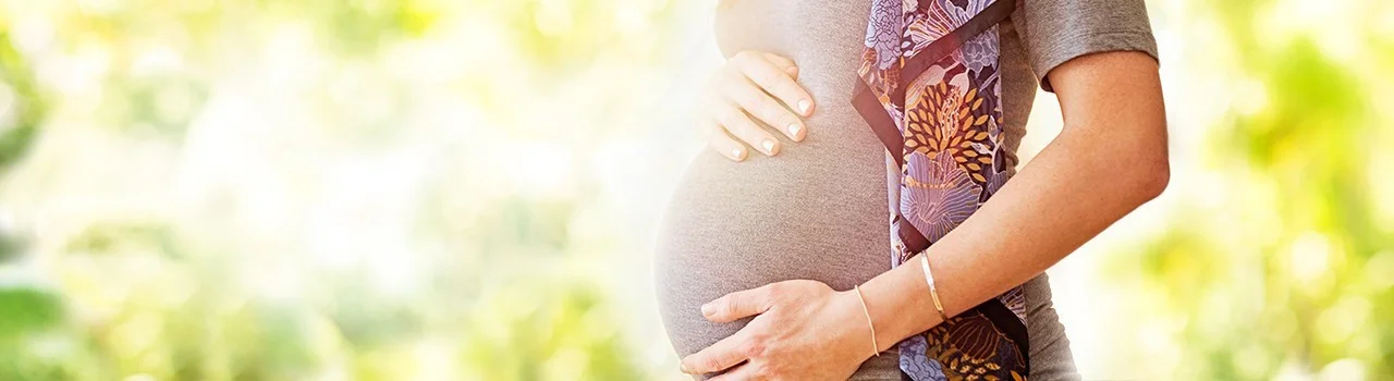 Примеры дневной нормы йода для беременных и кормящих женщин: