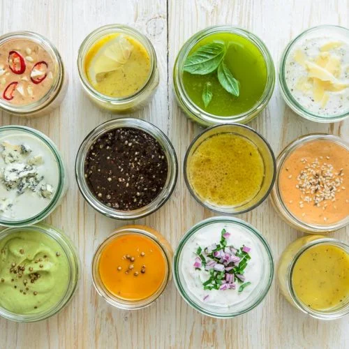 Чем лучше заправлять салаты