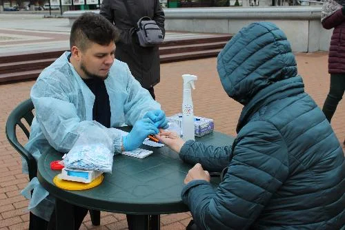 Более трехсот пациентов бесплатно проверили уровень глюкозы в крови