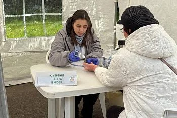 Наши специалисты встретились с жителями города в рамках последней в этом году еженедельной акции «Путь к здоровью».