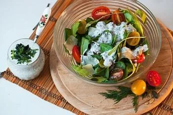 Заправки для салатов на основе натуральных йогуртов