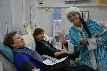 Станция переливания крови провела серию телемостов «Донорство в онлайн-режиме» в поддержку Всероссийской донорской акции «С Новым годом, Служба крови!» Станция переливания крови провела серию телемостов «Донорство в онлайн-режиме» в поддержку Всероссийской донорской акции «С Новым годом, Служба крови!»