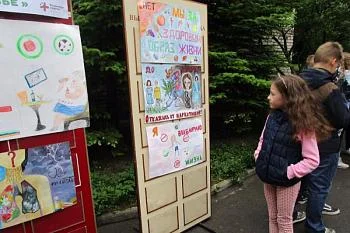 Более ста школьников приняли участие в путешествии по «станциям здоровья» Более ста школьников приняли участие в путешествии по «станциям здоровья»