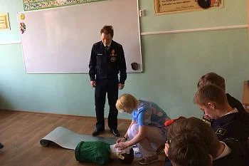 Занятия с учащимися общеобразовательных учреждений по распознаванию ранних симптомов инсульта и оказанию доврачебной помощи