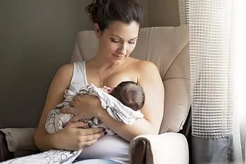 Как заподозрить дефицит витаминов и минералов у женщины в период лактации