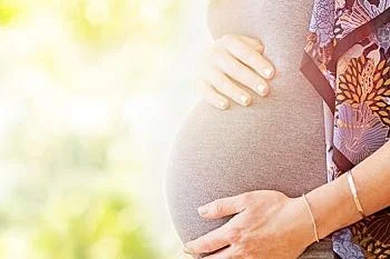 Примеры дневной нормы йода для беременных и кормящих женщин: