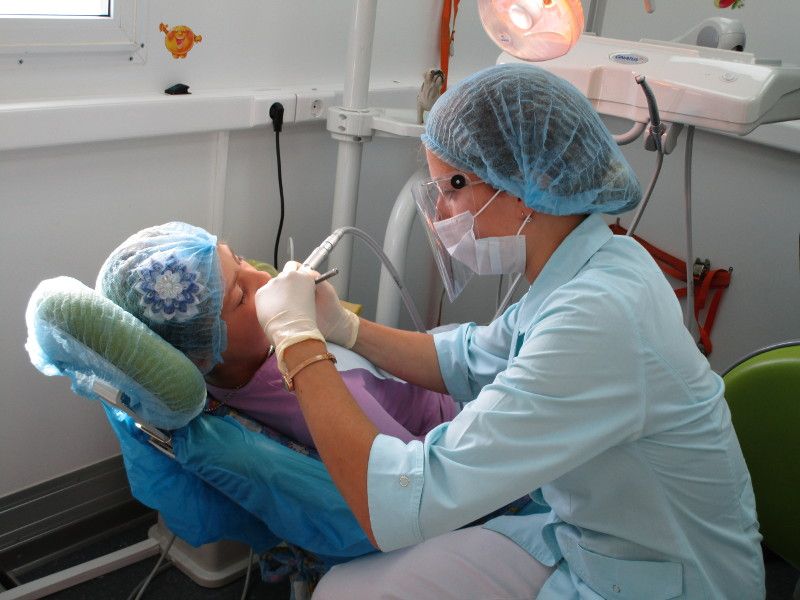 В феврале мобильный стоматологический кабинет посетили 162 маленьких жителя пос. Малое Луговое 